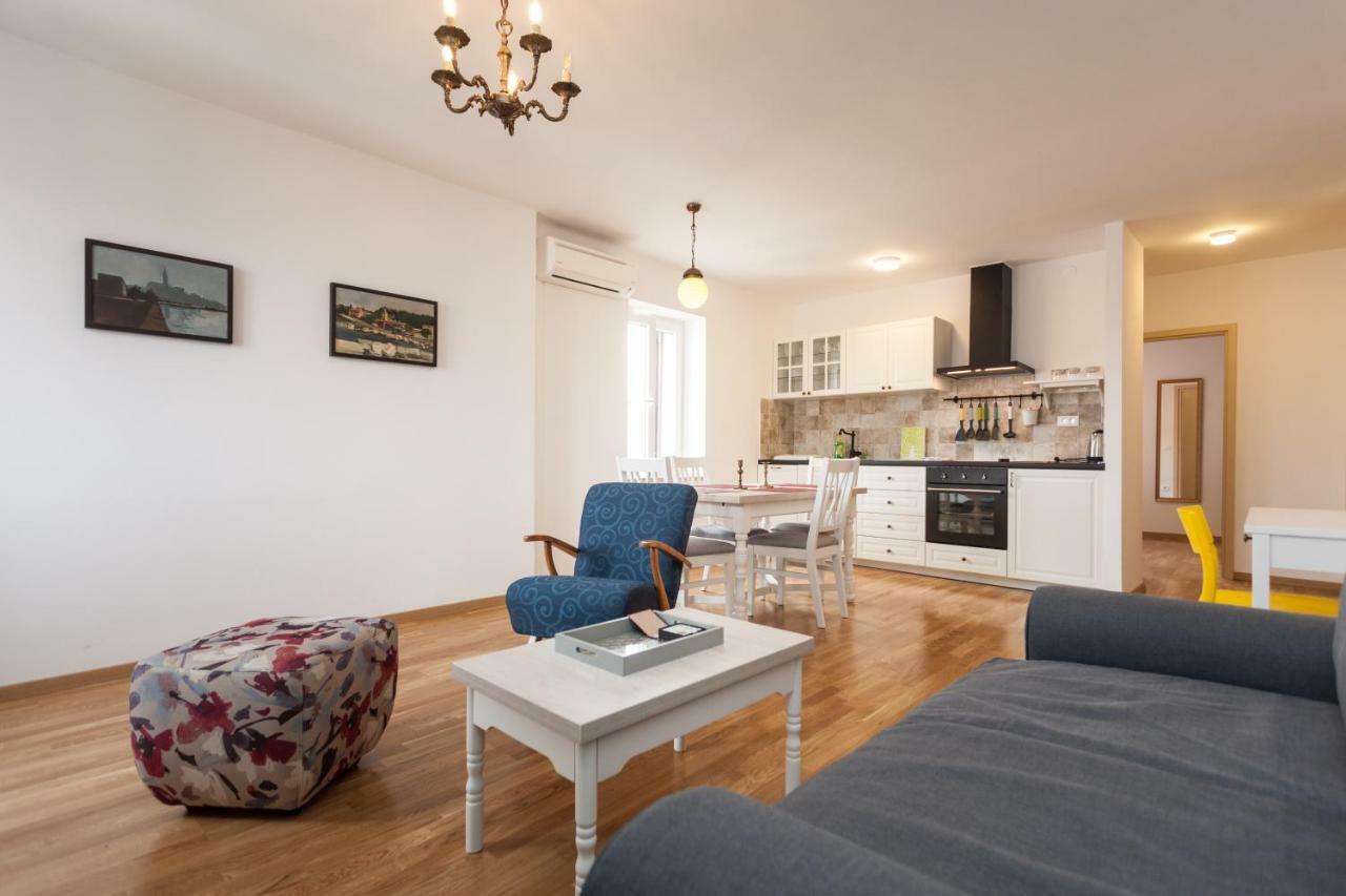 Apartment Amare Seaview Rovigno Esterno foto